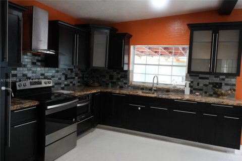 Снять в аренду виллу или дом в Майами, Флорида 5 спален, 319.31м2, № 1990554 - фото 9