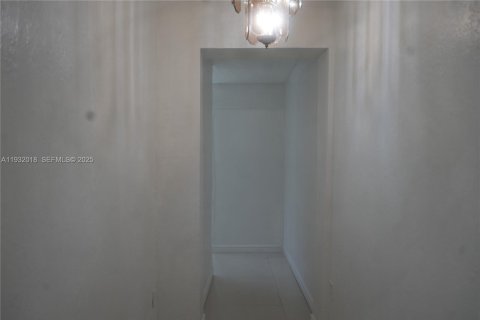 Снять в аренду виллу или дом в Майами, Флорида 5 спален, 319.31м2, № 1990554 - фото 21