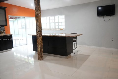 Снять в аренду виллу или дом в Майами, Флорида 5 спален, 319.31м2, № 1990554 - фото 12