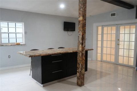 Снять в аренду виллу или дом в Майами, Флорида 5 спален, 319.31м2, № 1990554 - фото 13