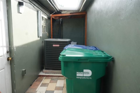 Снять в аренду виллу или дом в Майами, Флорида 5 спален, 319.31м2, № 1990554 - фото 30