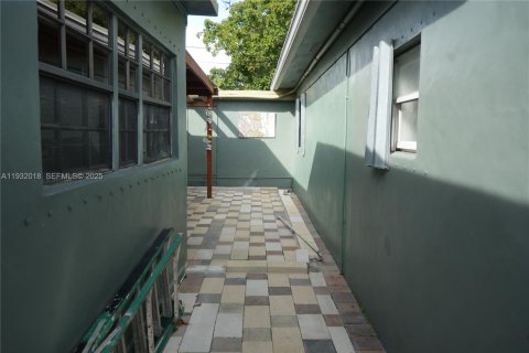 Снять в аренду виллу или дом в Майами, Флорида 5 спален, 319.31м2, № 1990554 - фото 29