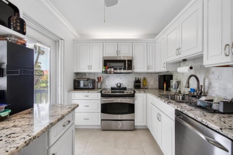 Condo in Boynton Beach, Florida, 2 bedrooms  № 2171543 - photo 9