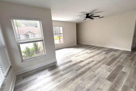 Condo in Orlando, Florida, 2 bedrooms  № 2377849 - photo 2