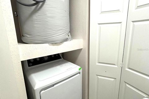 Condo in Orlando, Florida, 2 bedrooms  № 2377849 - photo 10