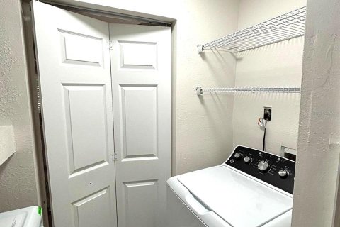 Condo in Orlando, Florida, 2 bedrooms  № 2377849 - photo 9