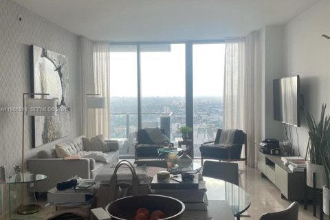 Condo in Miami, Florida, 1 bedroom  № 2028124 - photo 2