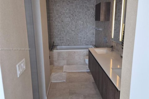 Condo in Miami, Florida, 1 bedroom  № 2028124 - photo 10