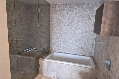 Condo in Miami, Florida, 1 bedroom  № 2028124 - photo 11