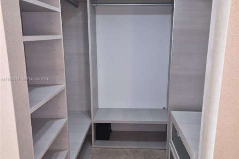 Condo in Miami, Florida, 1 bedroom  № 2028124 - photo 9