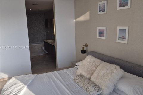 Condo in Miami, Florida, 1 bedroom  № 2028124 - photo 8