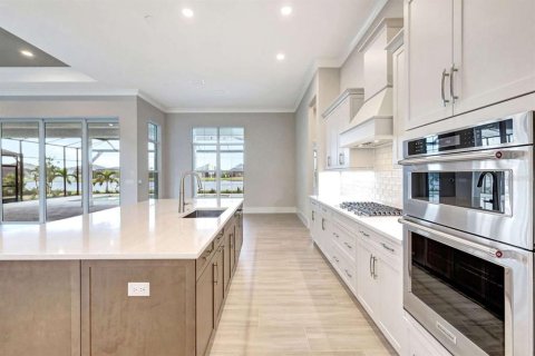 House in Sarasota, Florida 3 bedrooms, 291.53 sq.m. № 1907814 - photo 9