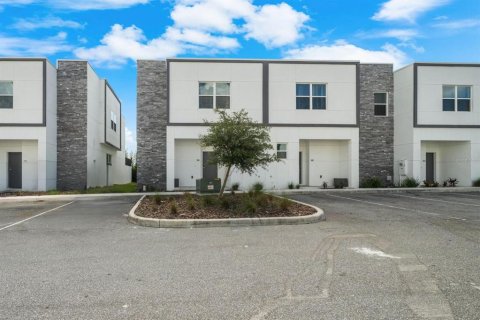 Townhouse in Davenport, Florida 5 bedrooms, 190.26 sq.m. № 2104027