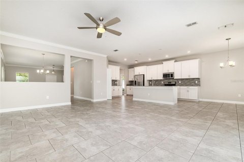 House in Winter Garden, Florida 5 bedrooms, 299.15 sq.m. № 1844721 - photo 11