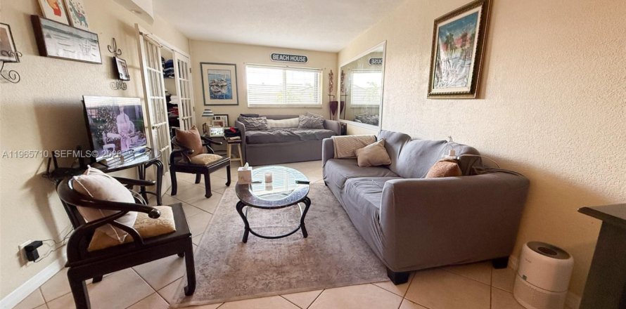 Кондоминиум с 1 спальней в Лодердейл-бай-те-Си, Флорида № 2027363