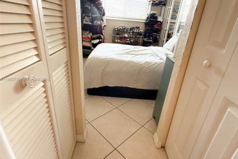 Снять в аренду кондоминиум в Лодердейл-бай-те-Си, Флорида 1 спальня, 56.67м2, № 2027363 - фото 12