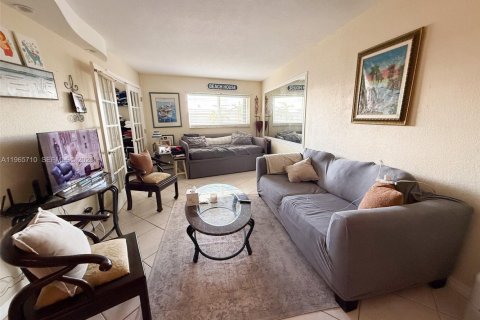 Снять в аренду кондоминиум в Лодердейл-бай-те-Си, Флорида 1 спальня, 56.67м2, № 2027363 - фото 5