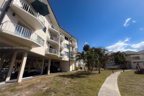 Снять в аренду кондоминиум в Лодердейл-бай-те-Си, Флорида 1 спальня, 56.67м2, № 2027363 - фото 15