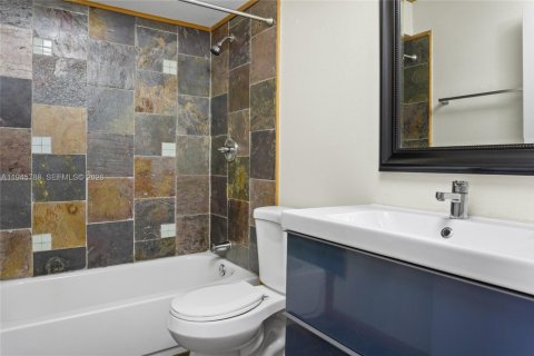 Снять в аренду кондоминиум в Окленд-Парк, Флорида 2 спальни, 116.69м2, № 2002416 - фото 13