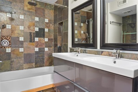 Снять в аренду кондоминиум в Окленд-Парк, Флорида 2 спальни, 116.69м2, № 2002416 - фото 11