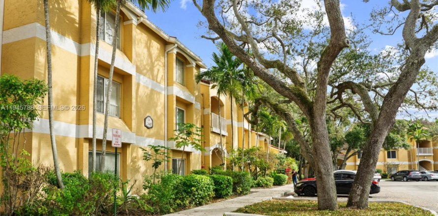 Кондоминиум с 2 спальнями в Окленд-Парк, Флорида № 2002416