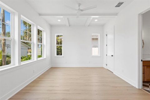 House in Saint Petersburg, Florida 4 bedrooms, 162.11 sq.m. № 2223630 - photo 22