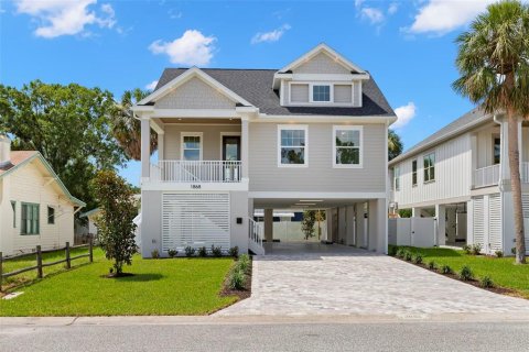 House in Saint Petersburg, Florida 4 bedrooms, 162.11 sq.m. № 2223630