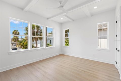 House in Saint Petersburg, Florida 4 bedrooms, 162.11 sq.m. № 2223630 - photo 23