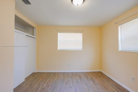 House in Miami Gardens, Florida 3 bedrooms, 119.29 sq.m. № 1952469 - photo 14