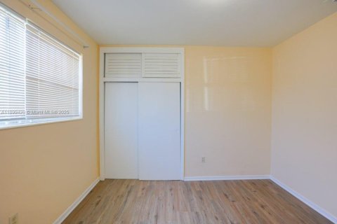 House in Miami Gardens, Florida 3 bedrooms, 119.29 sq.m. № 1952469 - photo 15