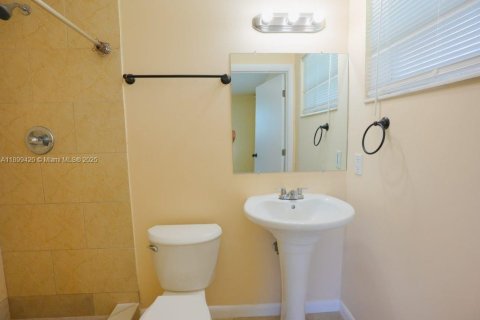 House in Miami Gardens, Florida 3 bedrooms, 119.29 sq.m. № 1952469 - photo 8