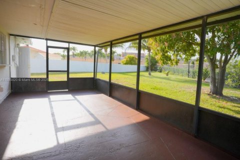 House in Miami Gardens, Florida 3 bedrooms, 119.29 sq.m. № 1952469 - photo 11