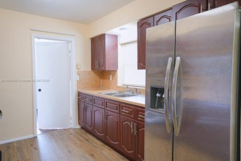 House in Miami Gardens, Florida 3 bedrooms, 119.29 sq.m. № 1952469 - photo 5