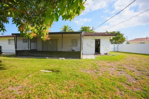 House in Miami Gardens, Florida 3 bedrooms, 119.29 sq.m. № 1952469 - photo 4