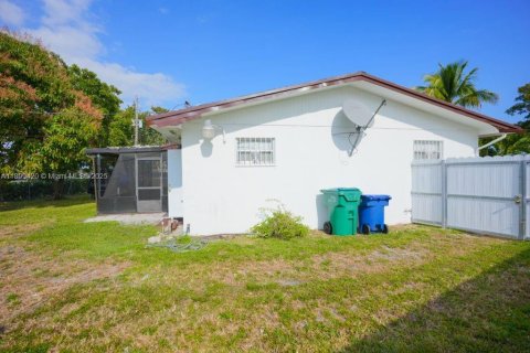 House in Miami Gardens, Florida 3 bedrooms, 119.29 sq.m. № 1952469 - photo 19