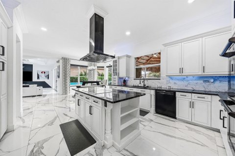 Купить виллу или дом в Лейк-Уорт, Флорида 5 комнат, 394.46м2, № 2085855 - фото 21