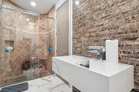 Купить виллу или дом в Лейк-Уорт, Флорида 5 комнат, 394.46м2, № 2085855 - фото 24