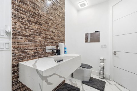 Купить виллу или дом в Лейк-Уорт, Флорида 5 комнат, 394.46м2, № 2085855 - фото 23