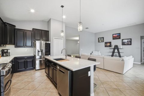 Купить виллу или дом в Ривервью, Флорида 12 комнат, 238.39м2, № 2152062 - фото 11