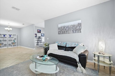 Купить виллу или дом в Ривервью, Флорида 12 комнат, 238.39м2, № 2152062 - фото 6