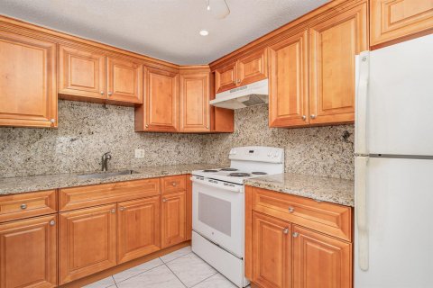 Condo in Lauderhill, Florida, 2 bedrooms  № 2243853