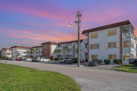 Copropriété à vendre à Lauderhill, Floride: 2 chambres, 88.26 m2 № 2243853 - photo 2
