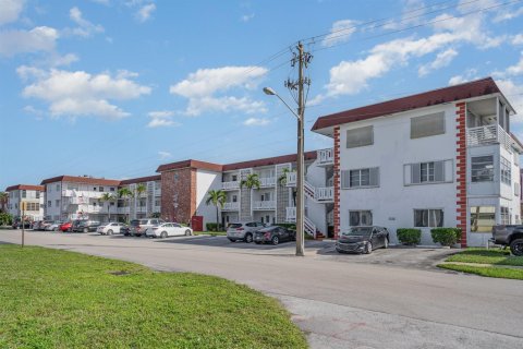 Copropriété à vendre à Lauderhill, Floride: 2 chambres, 88.26 m2 № 2243853 - photo 19