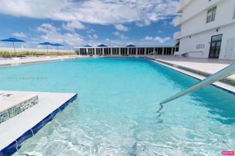Copropriété à louer à Miami Beach, Floride: 1 chambre, 86.4 m2 № 1938389 - photo 24
