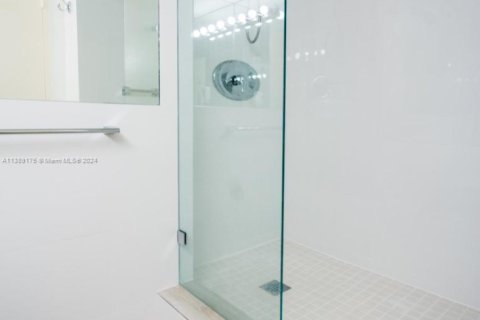 Condominio en alquiler en Miami Beach, Florida, 1 dormitorio, 86.4 m2 № 1938389 - foto 16