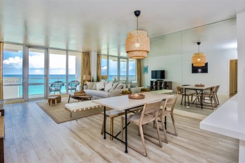 Condominio en alquiler en Miami Beach, Florida, 1 dormitorio, 86.4 m2 № 1938389 - foto 2
