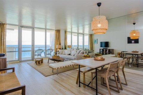 Condominio en alquiler en Miami Beach, Florida, 1 dormitorio, 86.4 m2 № 1938389 - foto 1