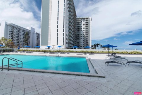 Condominio en alquiler en Miami Beach, Florida, 1 dormitorio, 86.4 m2 № 1938389 - foto 26