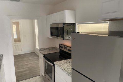 House in St. Lucie, Florida 6 bedrooms, 142.7 sq.m. № 2245607 - photo 6