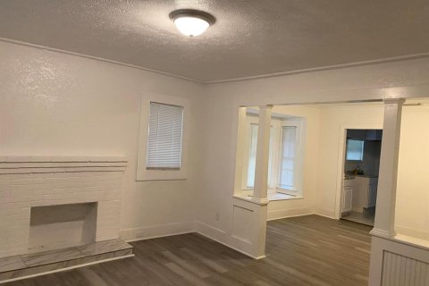 House in St. Lucie, Florida 6 bedrooms, 142.7 sq.m. № 2245607 - photo 2